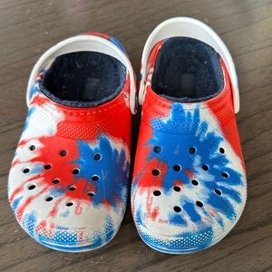 Kids Fuzzy Tie-Dye Crocs J2